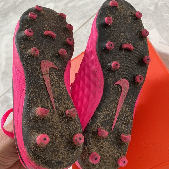 Nike Tiempo Soccer Cleats: size 2y. - Picture 6 of 7